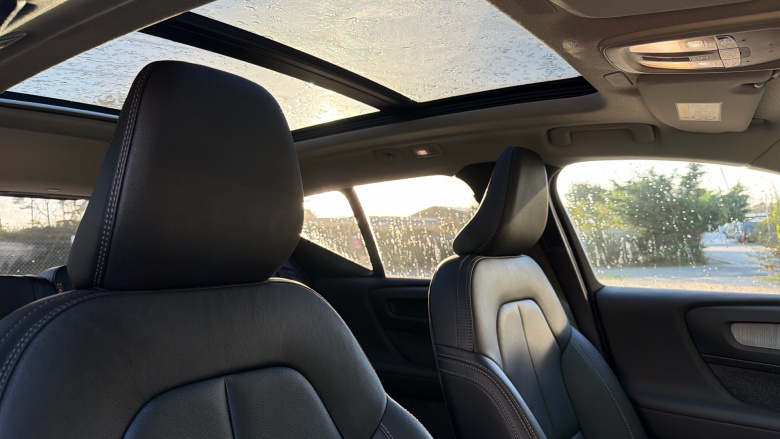 Volvo XC40 2.0 B4P Ultra Dark 5dr Auto Petrol Estate